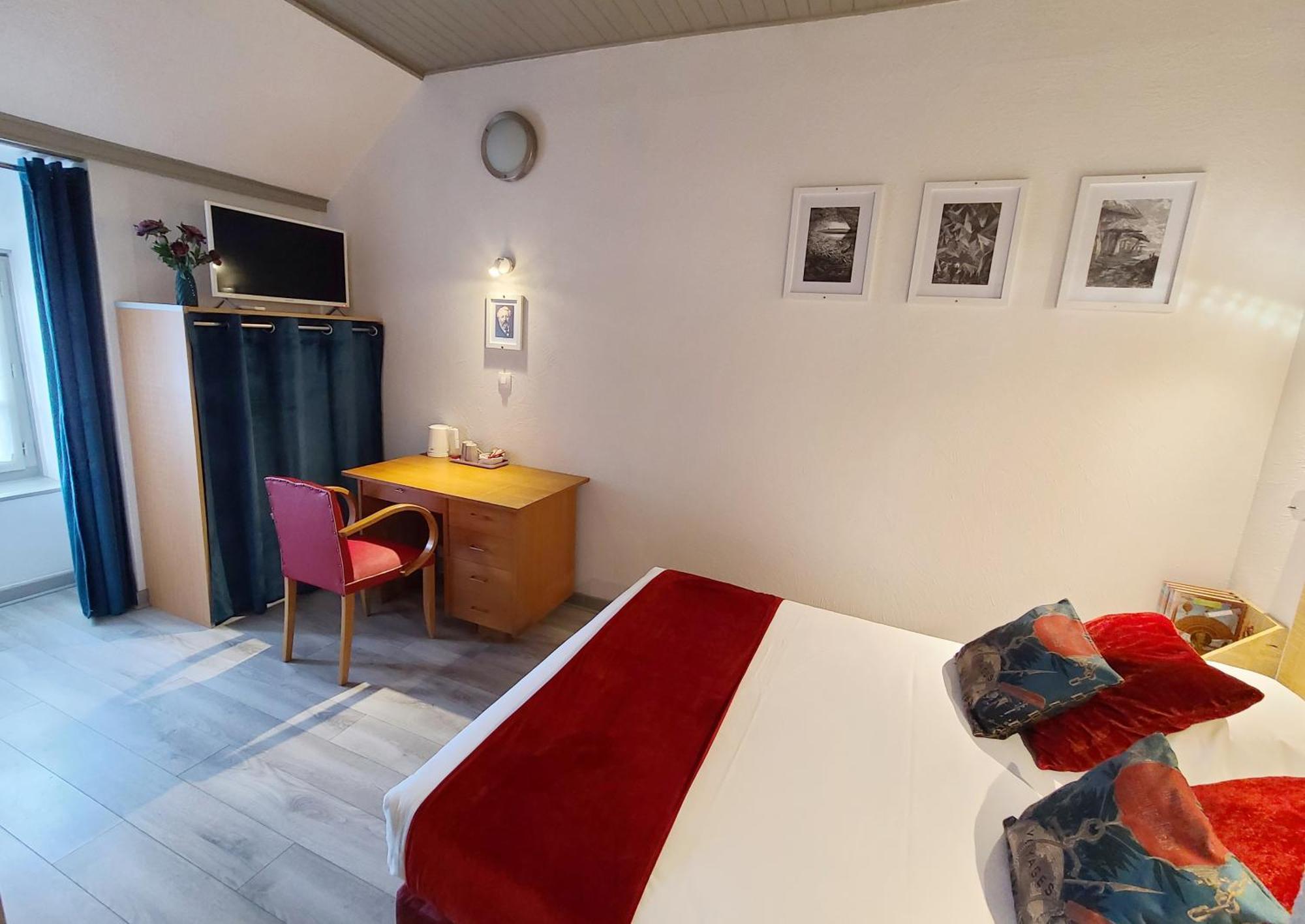 Hotel Mille Et Une Feuilles ラ・シャリテ エクステリア 写真